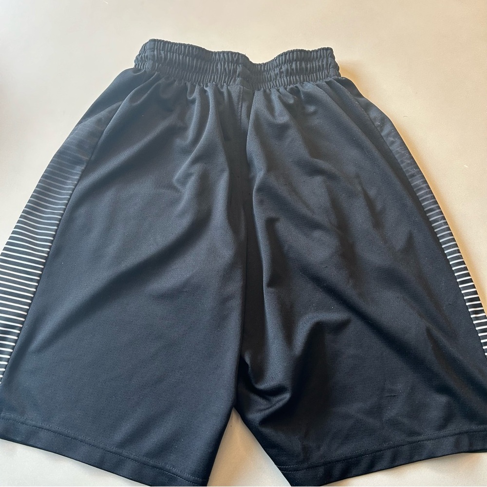 Youth Air Jordan Sports DRI-FIT shorts, size XL, black with stripe